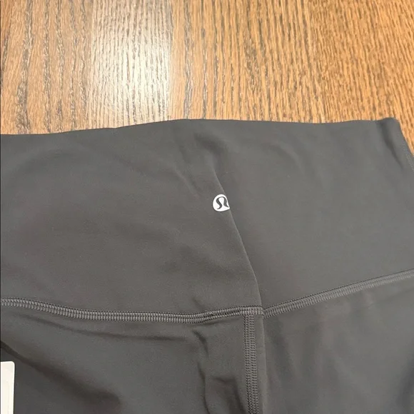 NWT women’s Align 21” legging - Picture 3 of 4